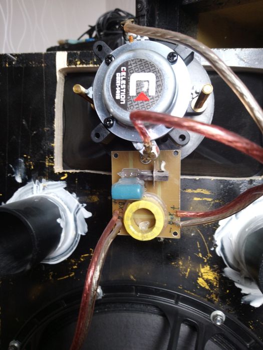 Комплект звукового обладнання.