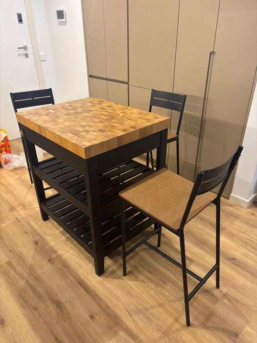 Ilha de cozinha (com bancos de bar)