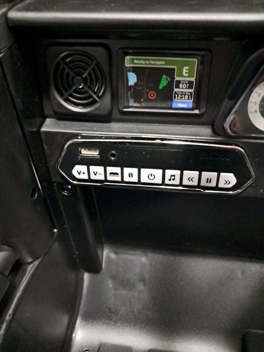 Jipe 4x4 4 motores carro elétrico criança