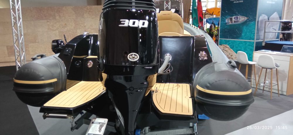 Semi-rígido Hydrosport RIB737 Sundeck novo