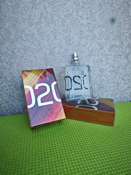 Escentric Molecules 02