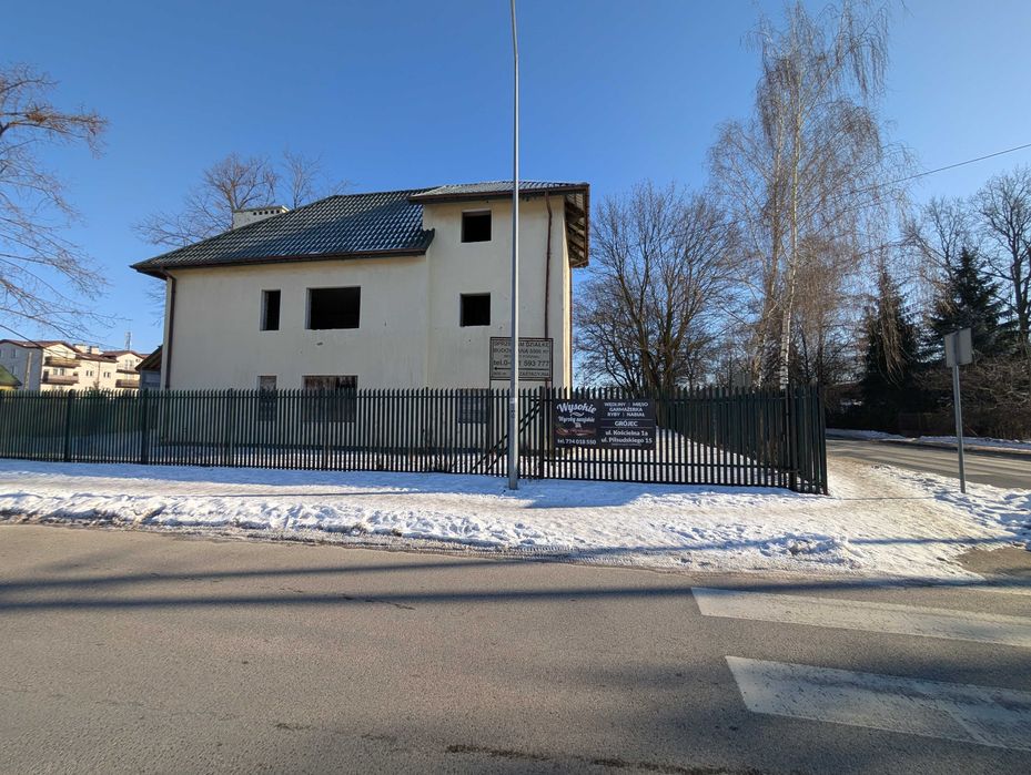 Dom 365 m2 + 4 duże garaże 85 m2 + działka 1100 m2