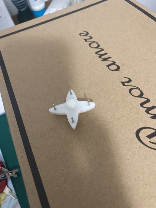 Bússola fixador quadros poupa senhorios porta canetas
