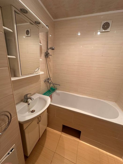 Продам простору 2 кімнатну у м.Шептицький