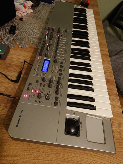 Novation x-station 61 syntezator virtual analog interfejs audio