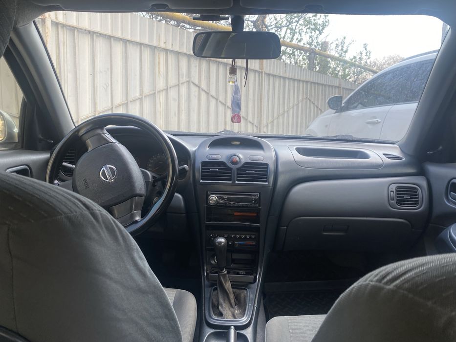 Машина Нисан Альмера