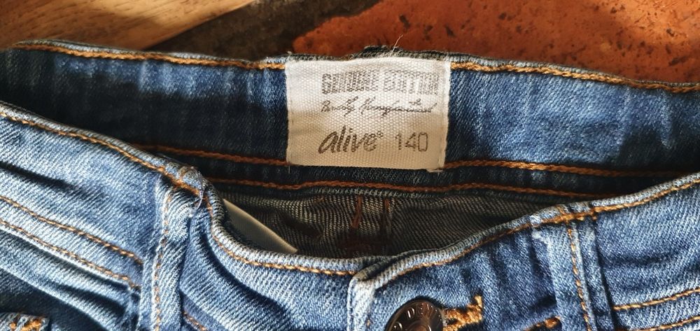 Spodnie Jeans r. 140