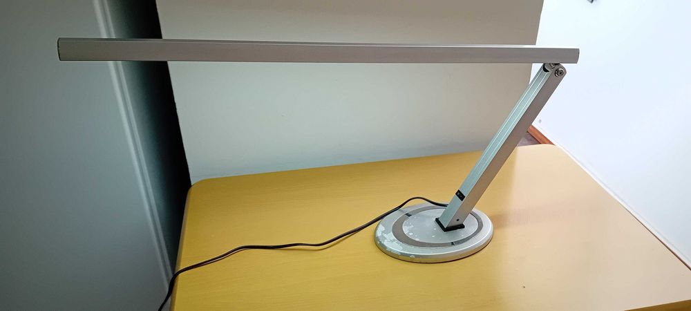 Lâmpada de mesa profissional prateada