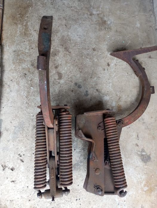 Пружинні механізми підйому секцій культиватора (2 шт.)