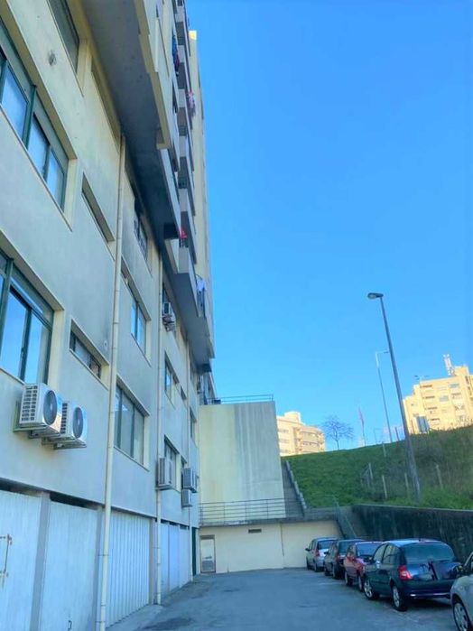Arrendo Box Garagem /Arrecadação Edifício Nova Paredes