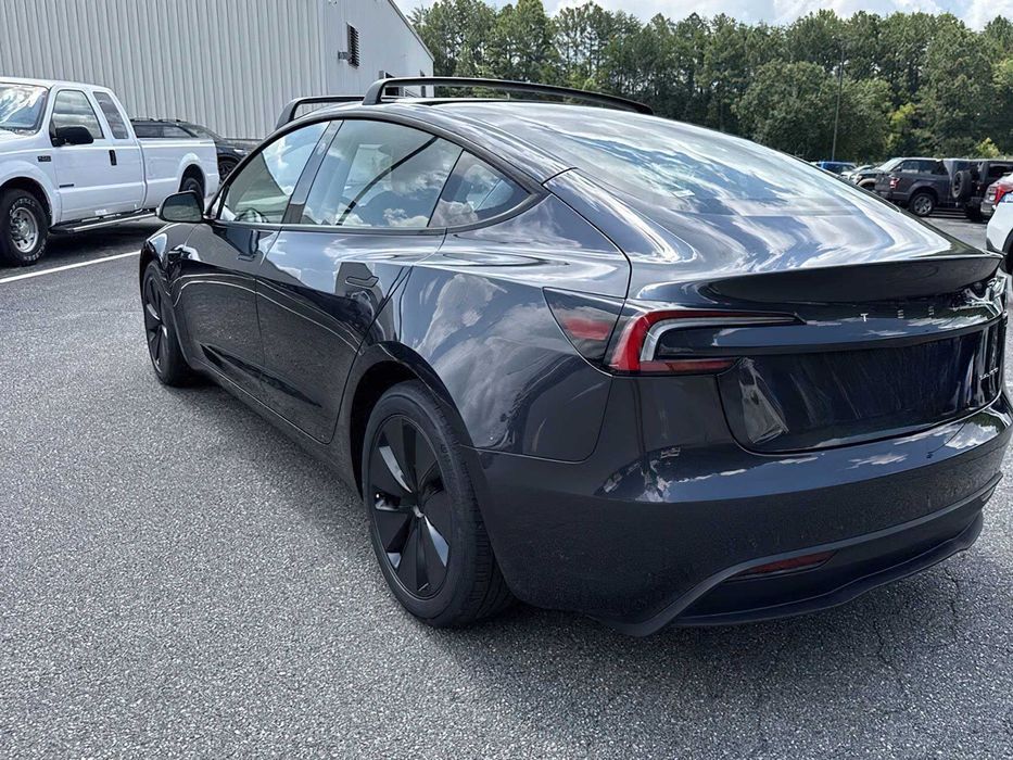 Tesla Model 3 Long Range      2025