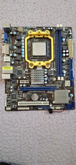 Материнська плата в комплекті з процесором та баштовим кулером