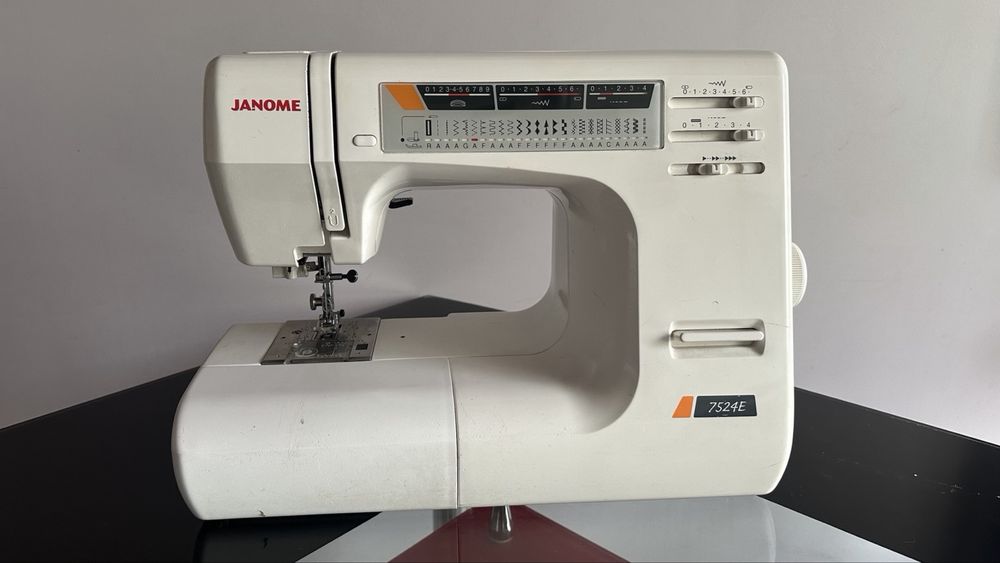 Швейна машина Janome 7524 E