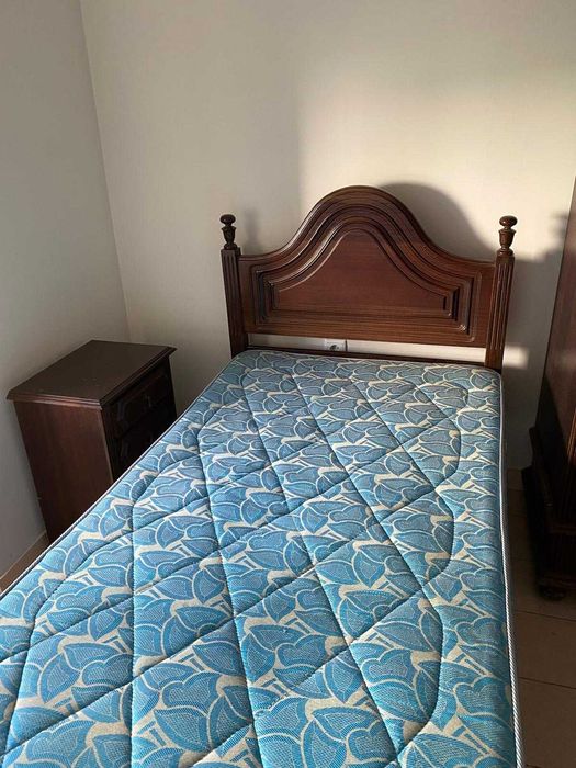 Cama de solteiro com colchão