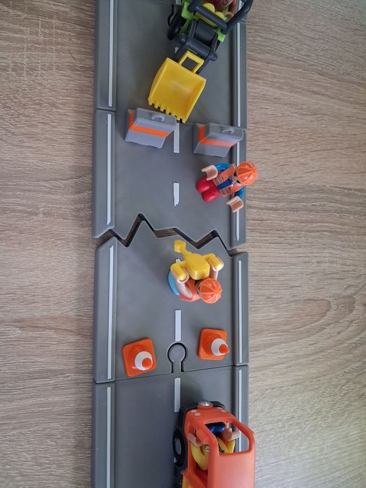 Елемент "Розлом на дорозі" сумісний з  Brio,  IKEA,  PlayTive