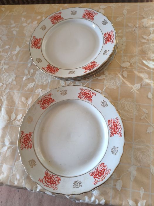 Продам тарелки разные