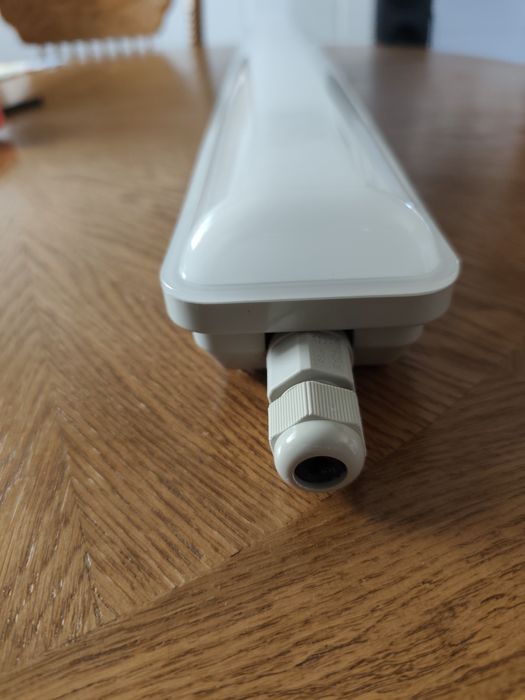 Calha de iluminação LED integrada (também conhecida como luminária linear LED).