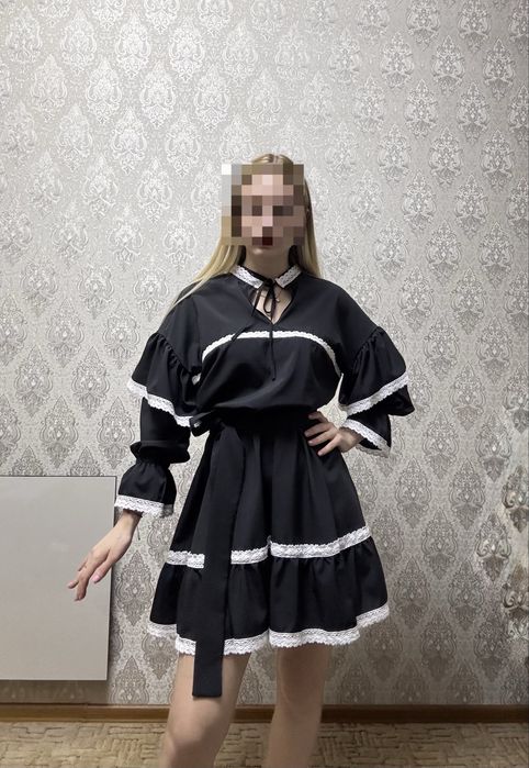 Нова трендова сукня чорна з рюшами