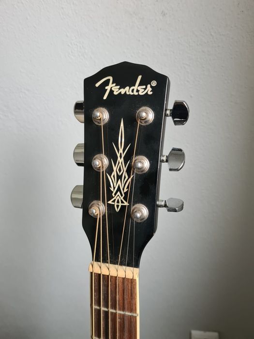 Guitarra Fender Fishman semi-acústica.