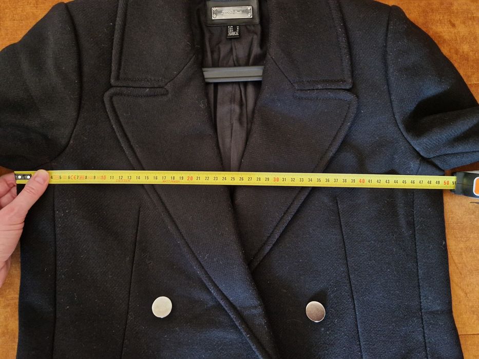 Welniany czarny plaszcz Mango 38 M zlote guziki