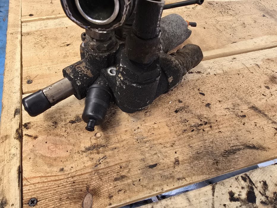 Zawór hydrauliki wywrotu man