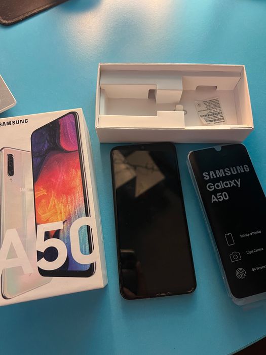 Телефон Samsung Galaxy A50