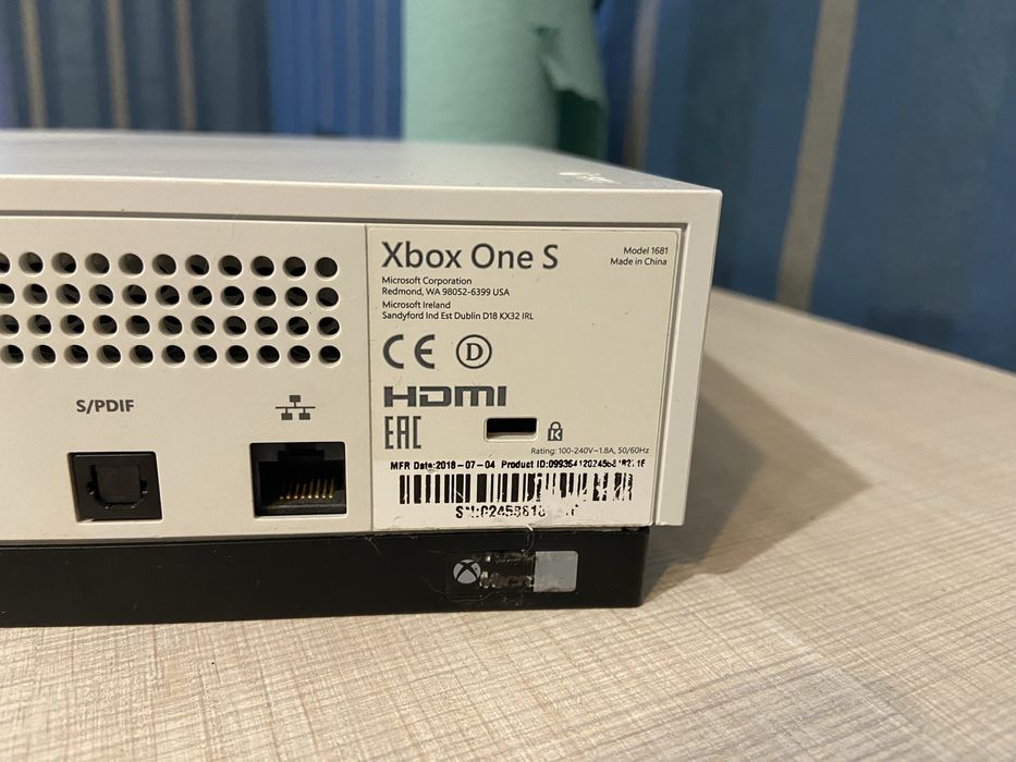 Продам Xbox one s 1tb