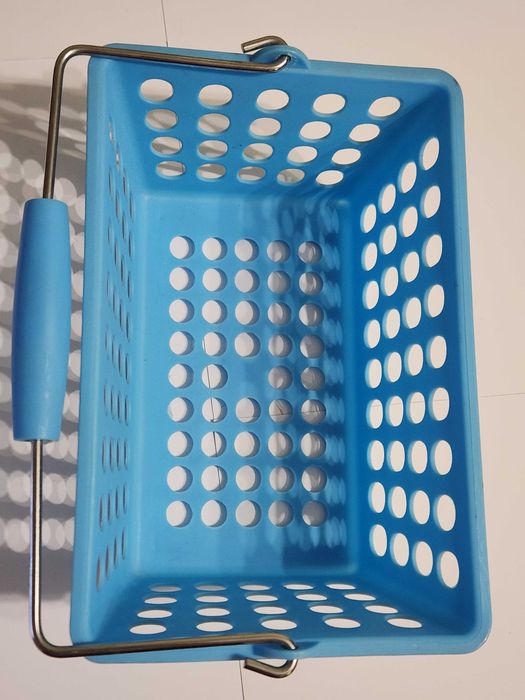 Koszyk plastikowy niebieski z metalową rączką -> 22 x 15 cm -> organizer