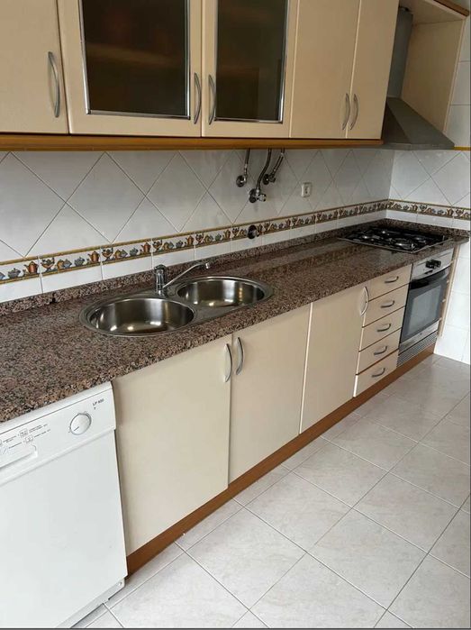Móveis de Cozinha Creme com Puxadores Alumínio Conjunto Incompleto --> Apenas 150€