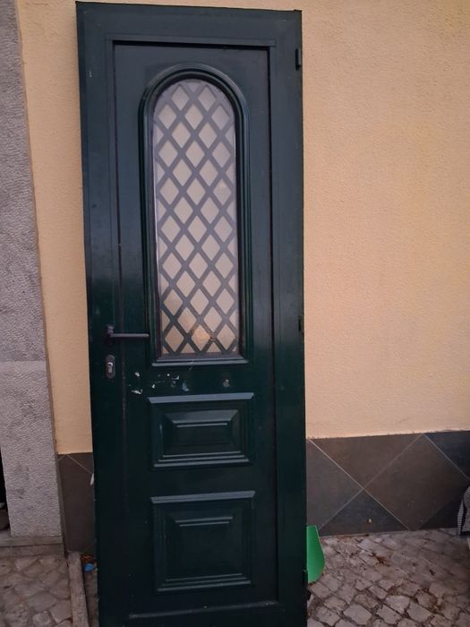 Porta em alumínio com fechadura. Verde 6005. Com chaves