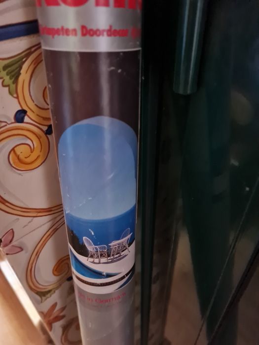Quatro posters da marca komar, com imagem sugestiva de férias.