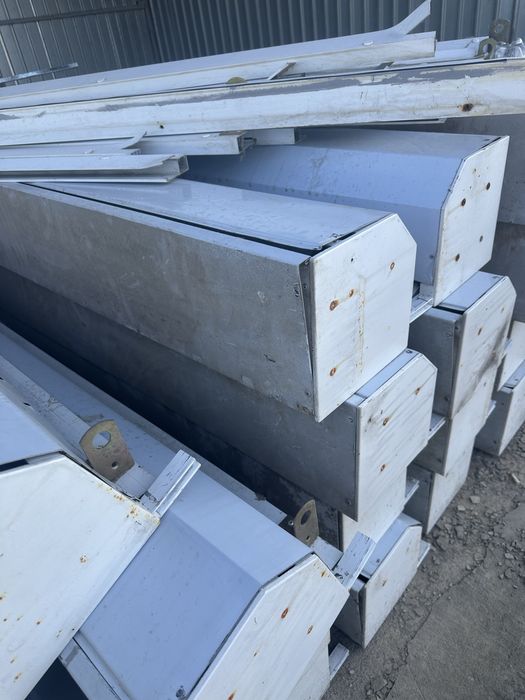 Ролета з під базарного кіоска