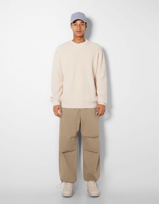 Штани парашути вільного крою від BERSHKA