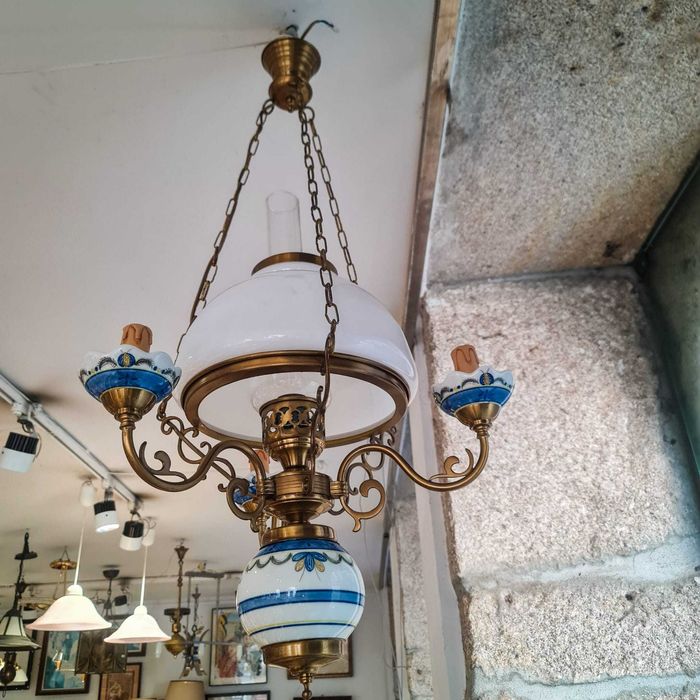 Candeeiro Teto Estilo Petróleo – 3 braços Louça de Viana pintada à mão