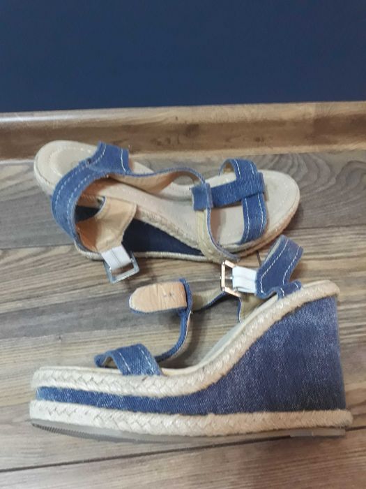 Sandały na koturnie rozmiar 38