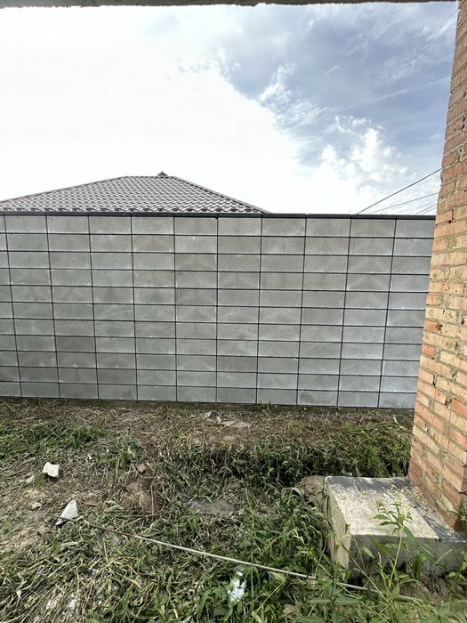 Паркани,забори,технічні приміщеня,гаражи