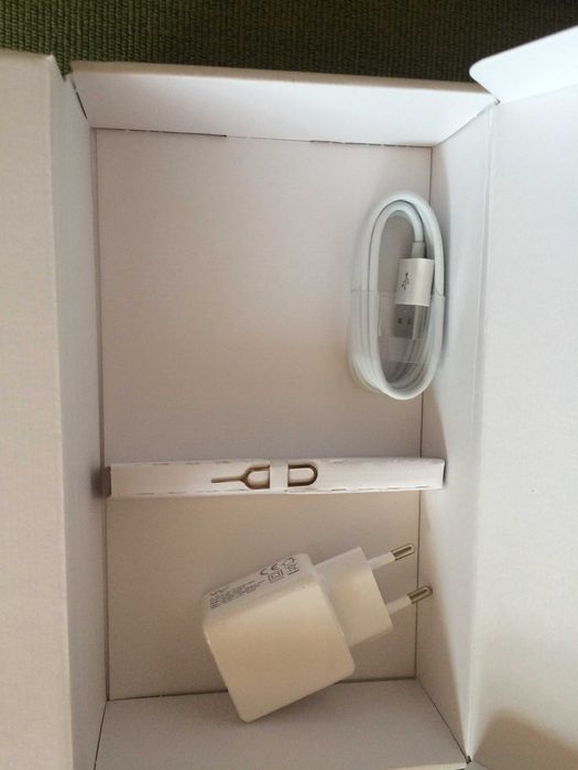 Telefon Iphone XR 64 GB odnowiony (nowy) z salonu