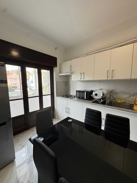 Quarto sem caução 260€ Caneças 20 min Lisboa (Campo Pequeno)