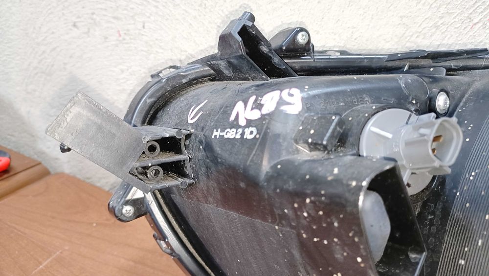 Mitsubishi Space Star II Lampa przód prawa