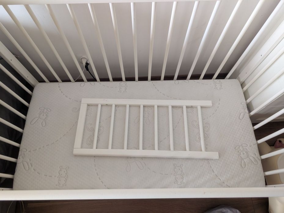 Łóżeczko dla dziecka z materacem