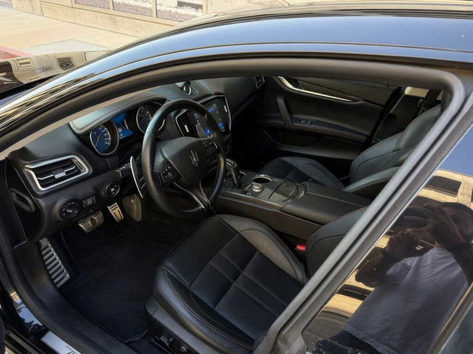 Maserati Ghibli      2019