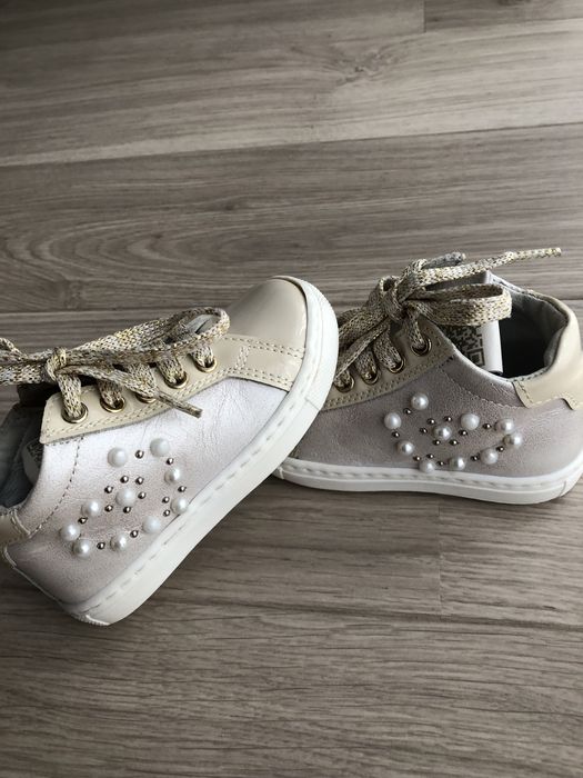 Взуття для дівчинки