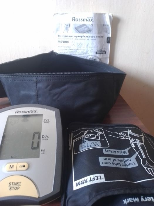 Тонометр з дисплеем.