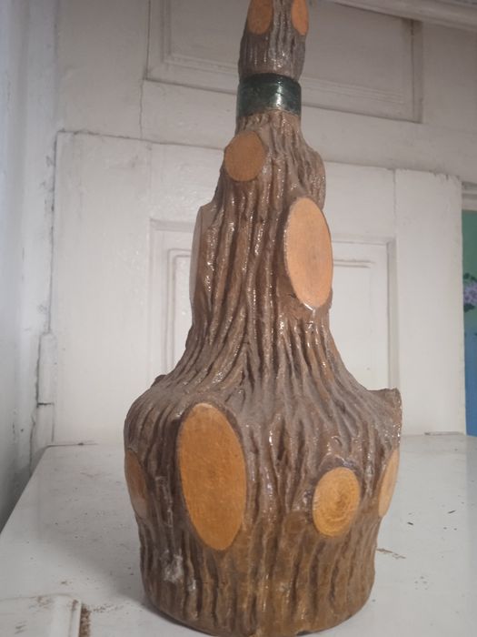 Бутылка в дереве