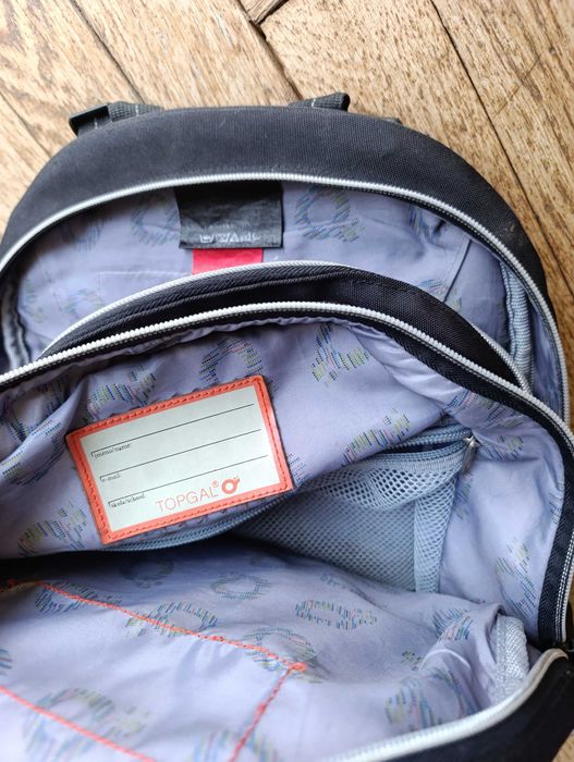 Plecak szkolny TopGal z dwiema komorami, z motywem kwiatowym.