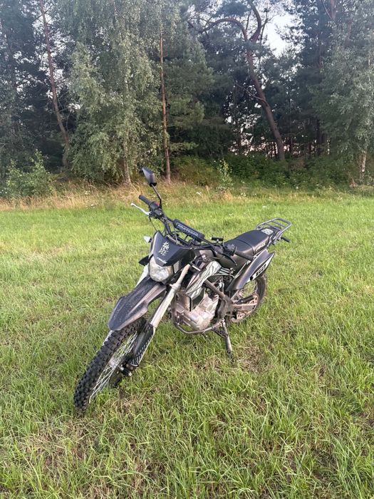 Asix Defender 2023 z silnikiem 150 cm³