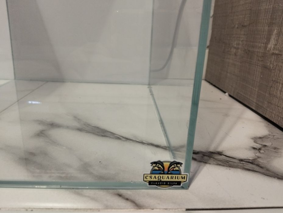 Aquário 50x30x30 devido em 2 vidro extra claro