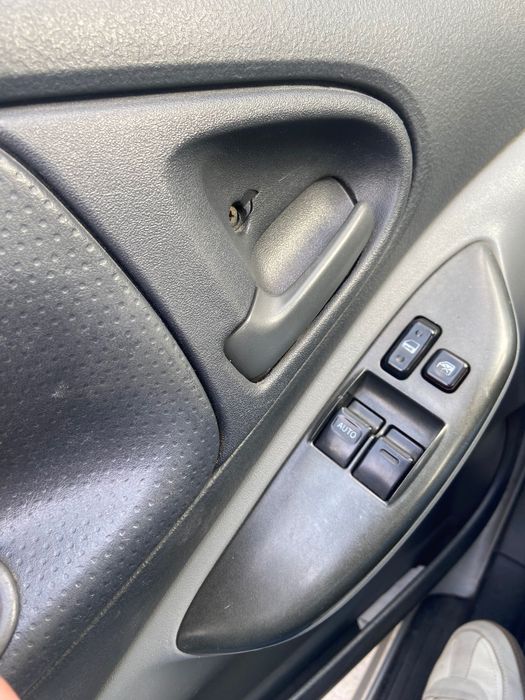 Toyota yaris, 998cc, gasolina, económico, nacional, estofos como novos, ideal para o dia a dia