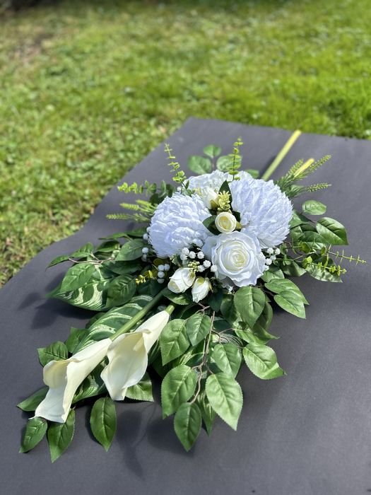 Wiązanka stroik na grób cmentarz nowoczesna biała kalie