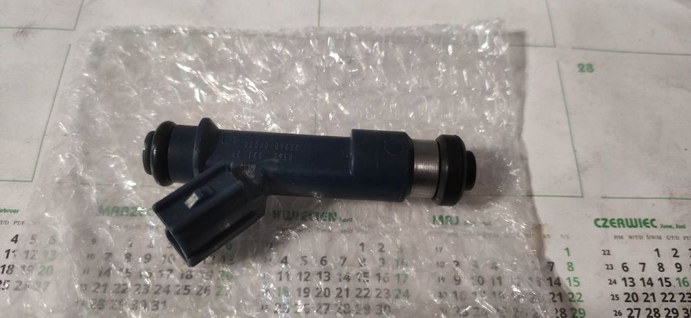 WTRYSKI DENSO HILUX TACOMA TUNDRA 23250-0P030 4.0L